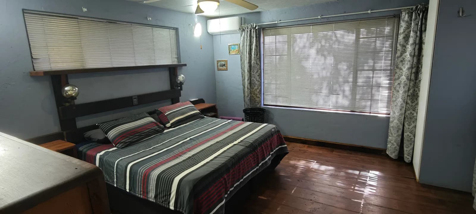 Main bedroom with a double bed, wooden floor and ceiling fan